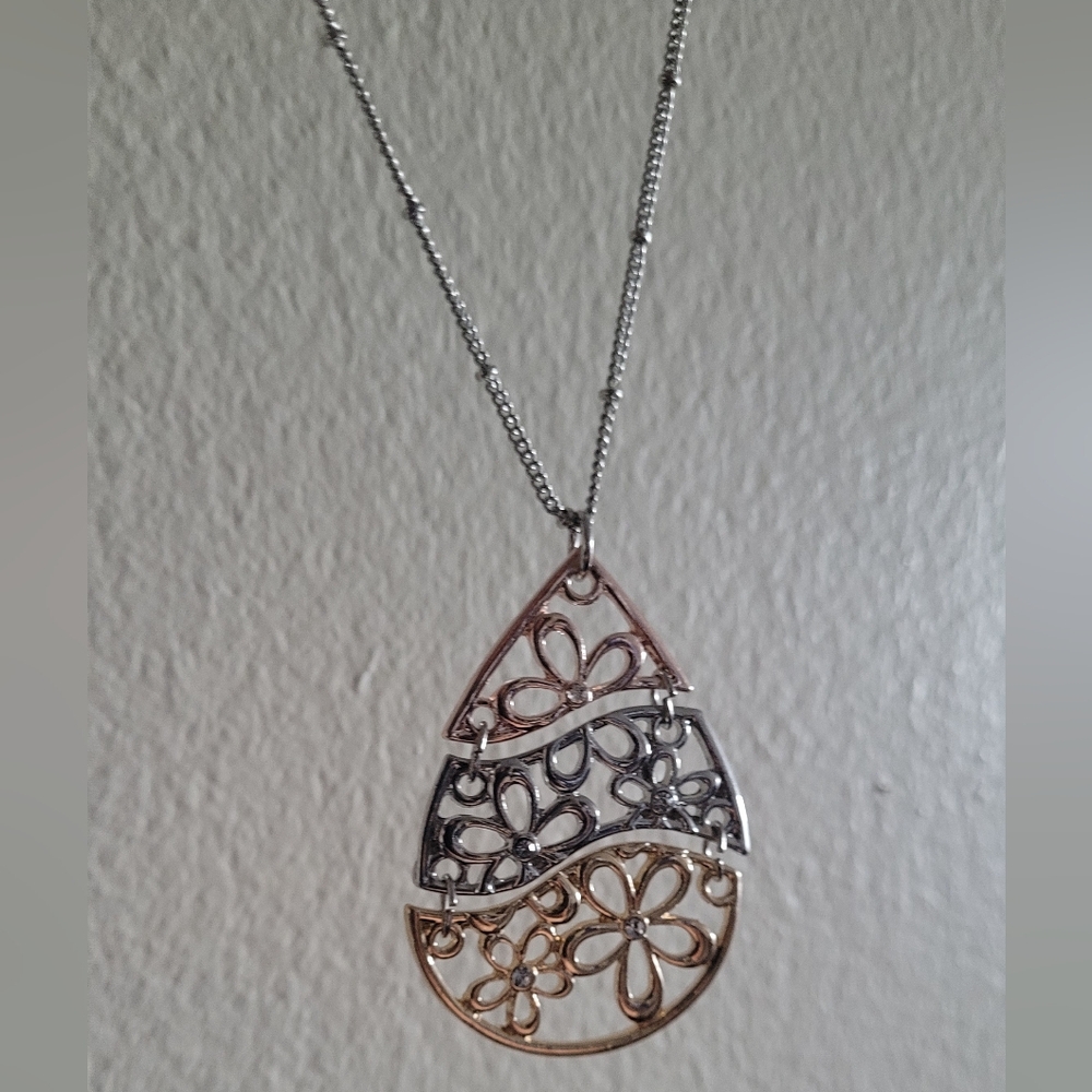 Mixed metal tear drop shaped pendant necklace - Picture 3 of 5